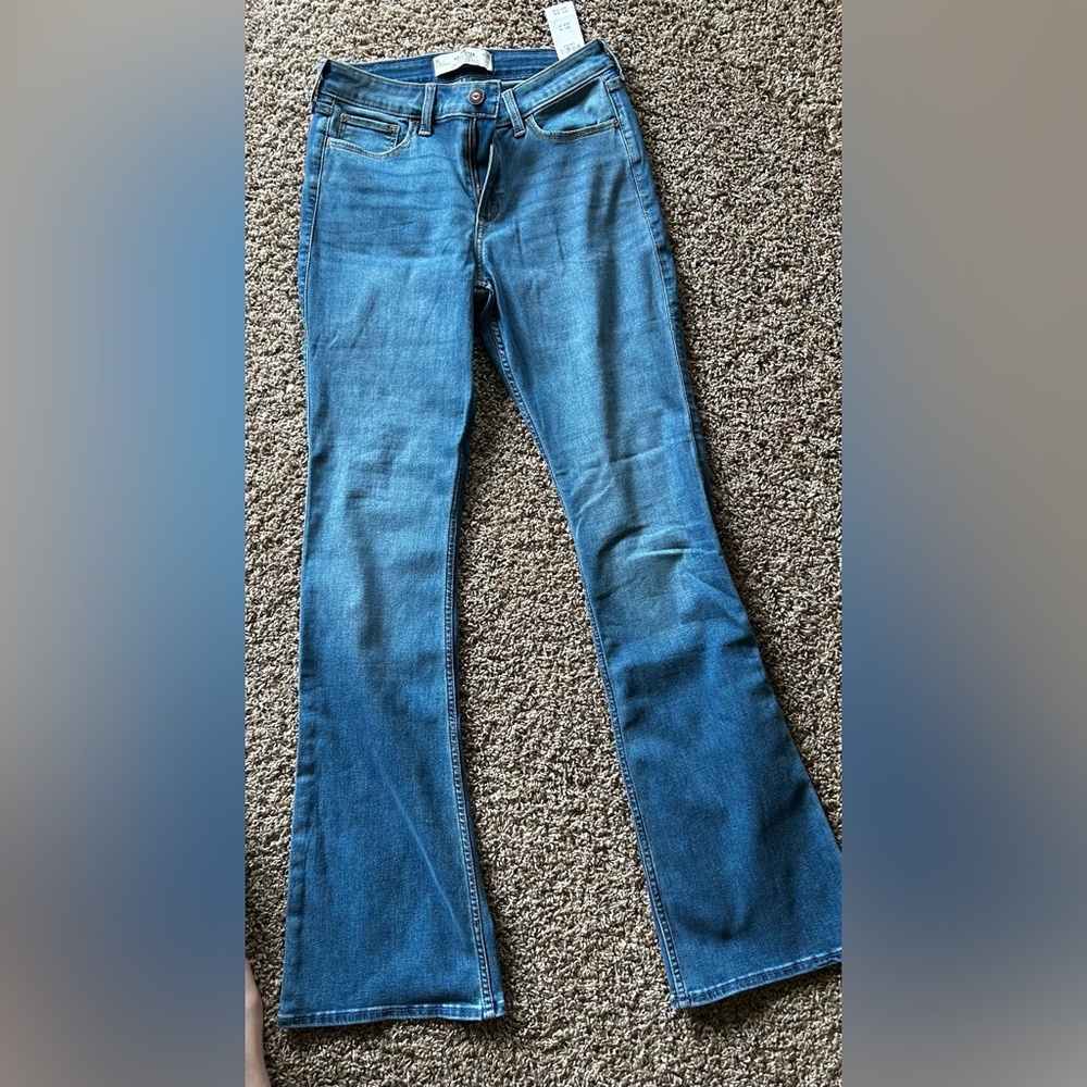 Brand New never wore Hollister Curvy Mid-Rise Boot Blue Women's Jeans